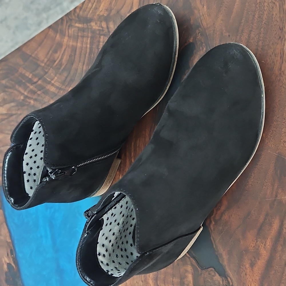 Cat & Jack kids size 2 black booties